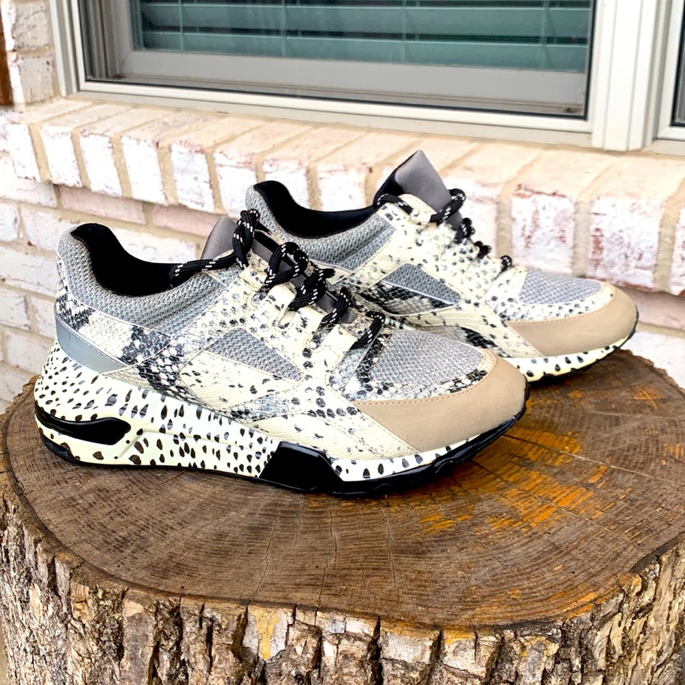 Steve Madden  Cliff Sneakers  Silver Snakeskin Shoes Women's Size 8